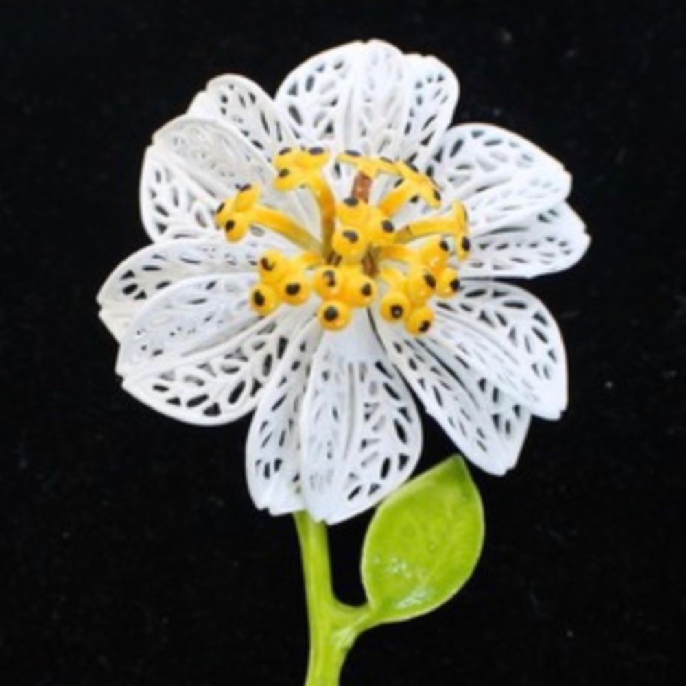 Vintage Goldtone White/Yellow/Green Enamel FLOWER Pin Brooch